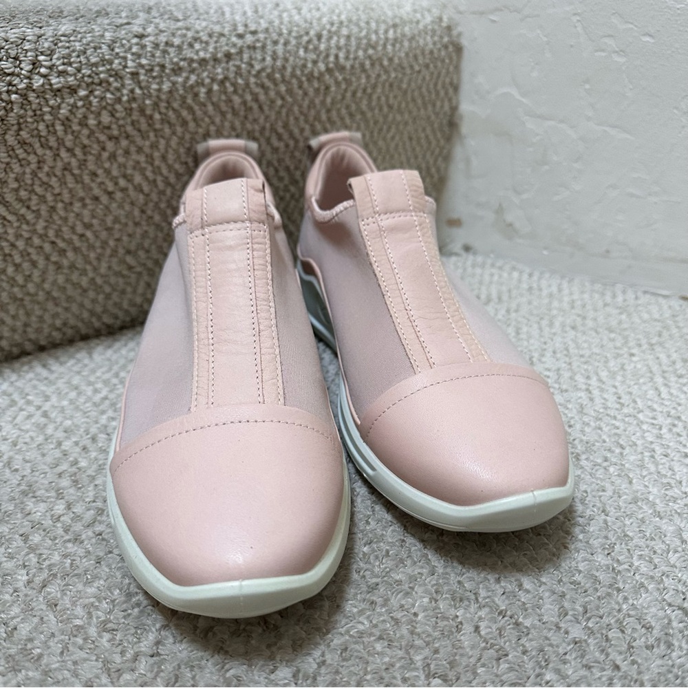 ECCO Women's Flexure Runner Slip-On Sneakers (Brand New) Size 38 (US 7-7…